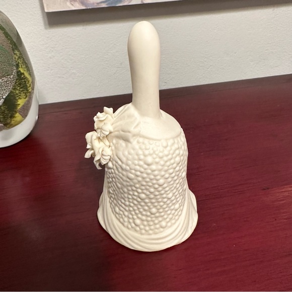 Treasury Gift Collection Curtain Call Jade Porcelain Bell Satin Finish Off White - Picture 5 of 10